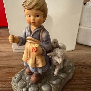 Berta Hummel Goebel O Come All Ye Faithful BH 51 Figurine